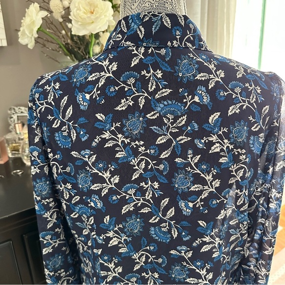 MICHAEL Michael Kors Navy Floral Ruffle Button Blouse Size Medium - Picture 7 of 16